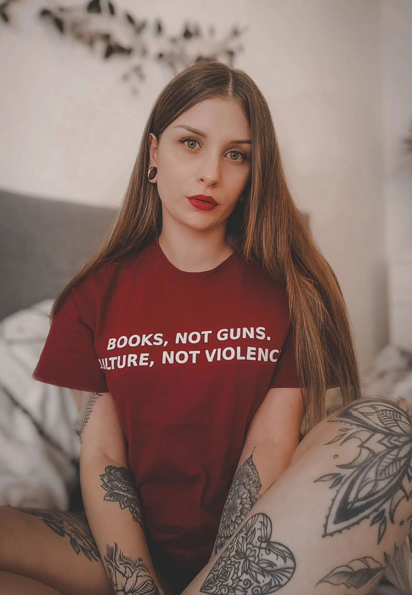 Dancitee - Books Not Guns Burgundy - T-Shirt | Women-Image